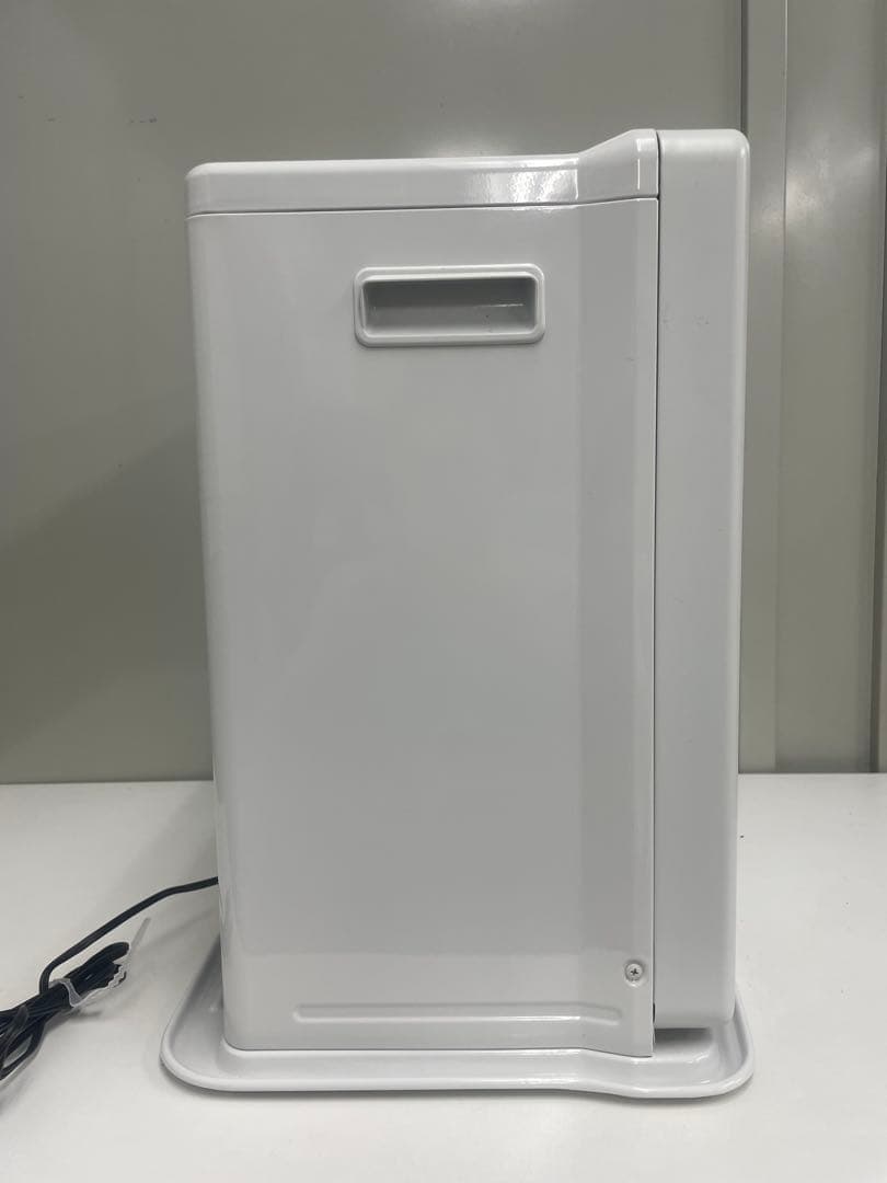 コロナ　石油ファンヒーター ホワイト 2021年製