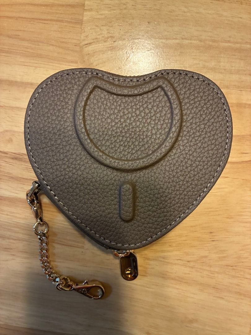 Custype ハート型 iPhone16eケース ブラウン(モカ)