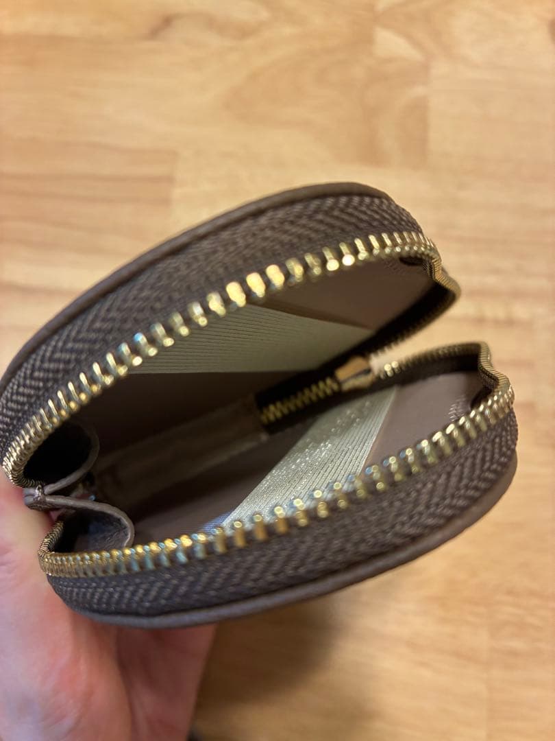 Custype ハート型 iPhone16eケース ブラウン(モカ)