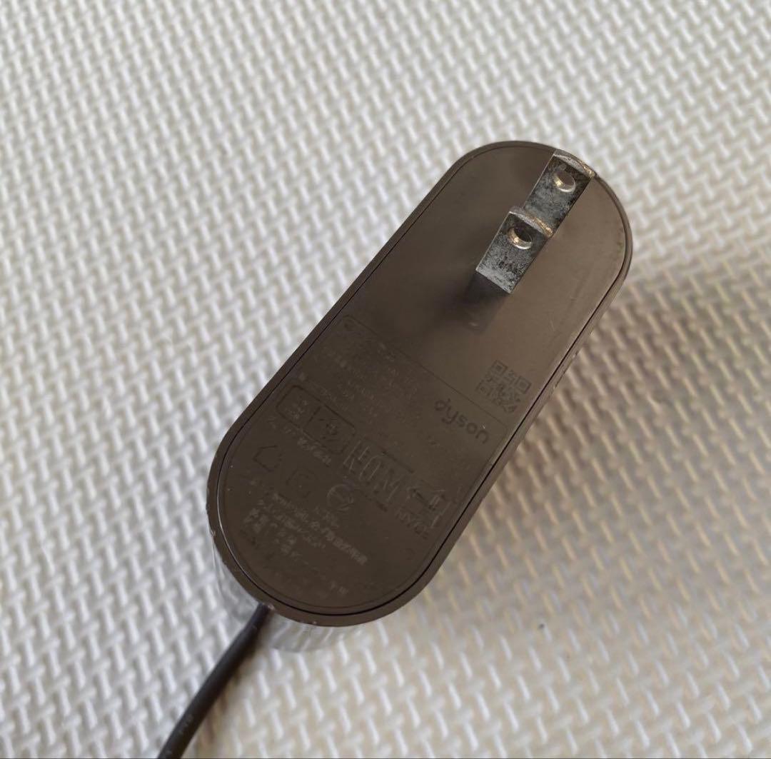 値下げ‼️ ダイソンv8fluffy sv10コードレスクリーナー掃除機送料無料