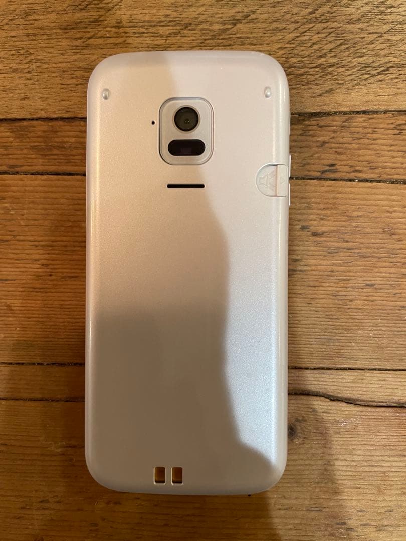 きゃんdocomo 富士通 らくらくホンF-01M ホワイト