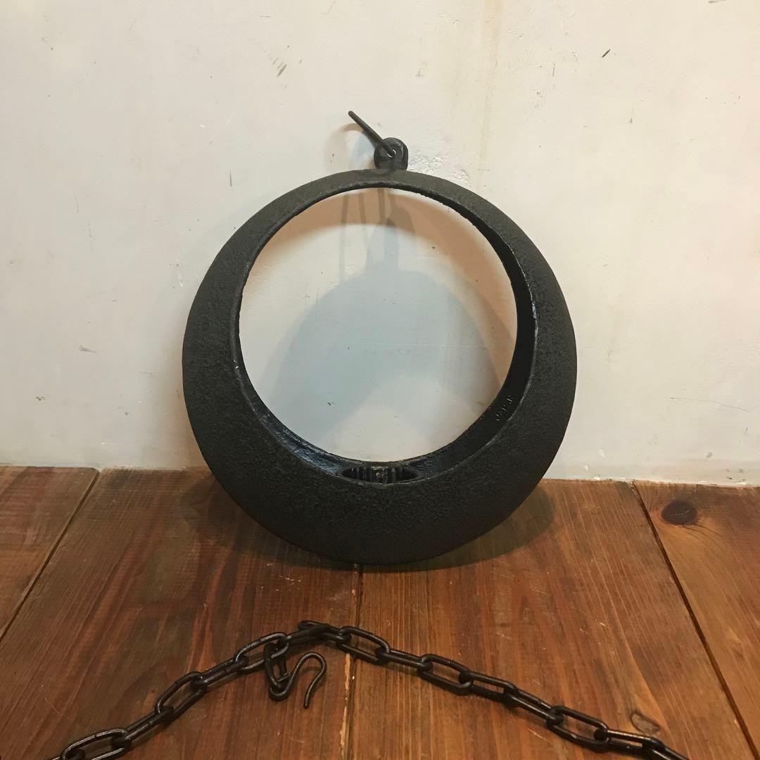 美品　金属製　花器　吊るし　満月型　 落ち着いたデザインが上品な　花道