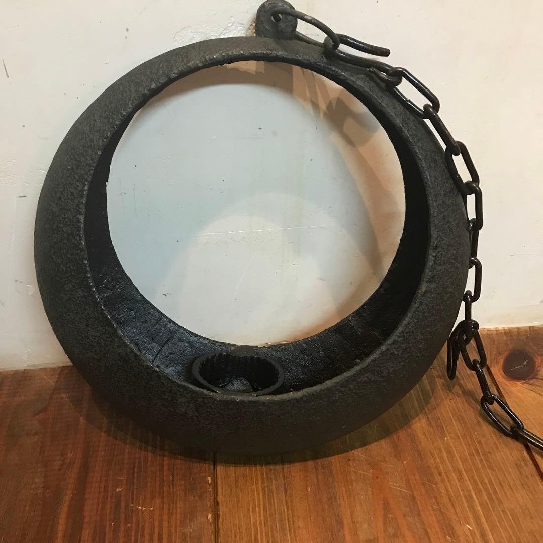 美品　金属製　花器　吊るし　満月型　 落ち着いたデザインが上品な　花道