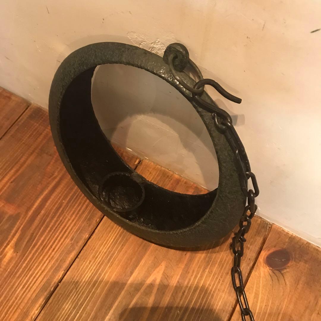 美品　金属製　花器　吊るし　満月型　 落ち着いたデザインが上品な　花道