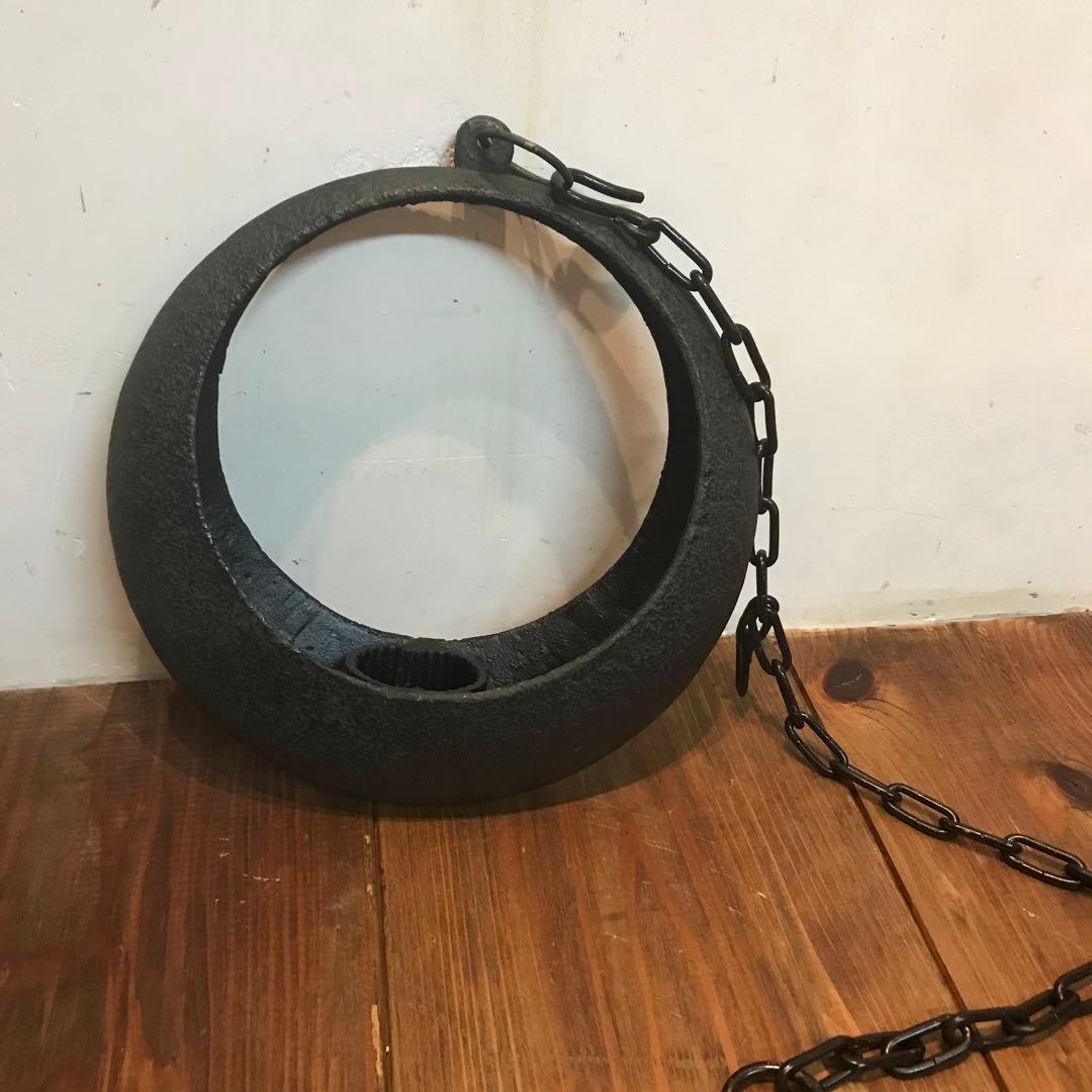 美品　金属製　花器　吊るし　満月型　 落ち着いたデザインが上品な　花道