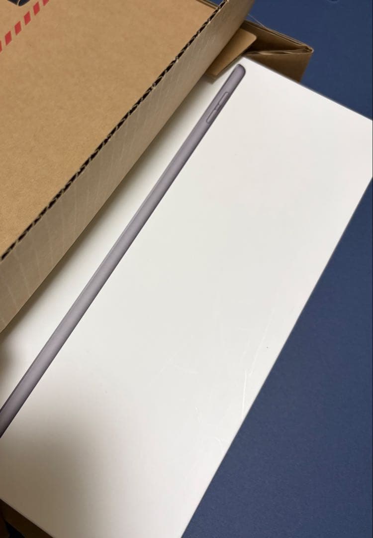 Apple iPad 第8世代 32GB SIMフリー ブラック　タブレット