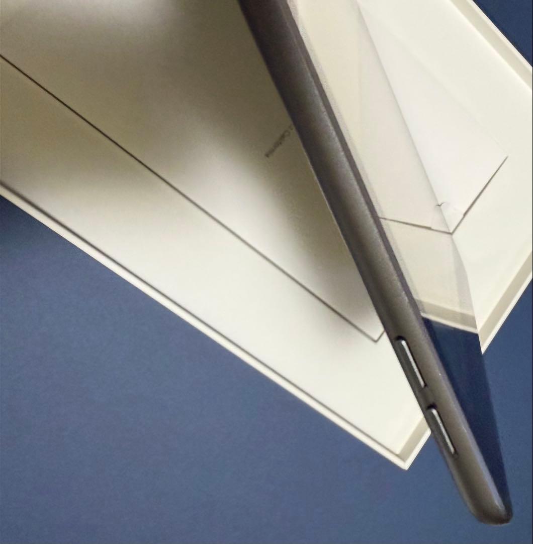 Apple iPad 第8世代 32GB SIMフリー ブラック　タブレット