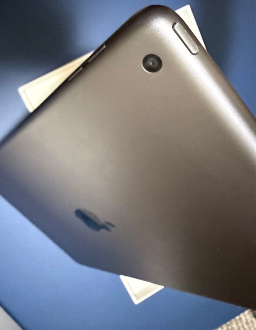 Apple iPad 第8世代 32GB SIMフリー ブラック　タブレット