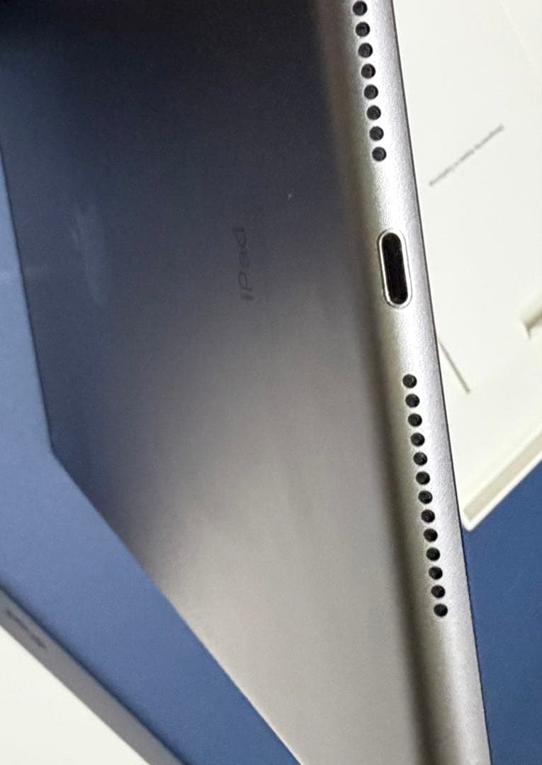 Apple iPad 第8世代 32GB SIMフリー ブラック　タブレット