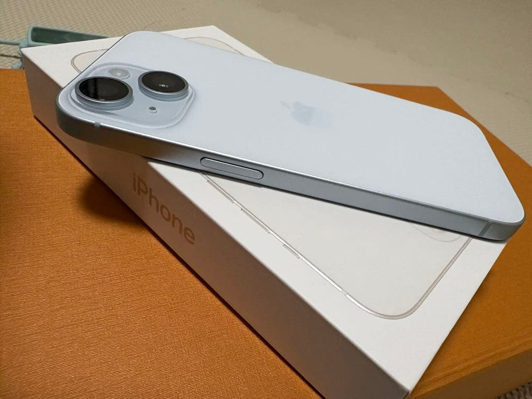 Apple iPhone 15 128 gb ホワイト 本体 箱付き