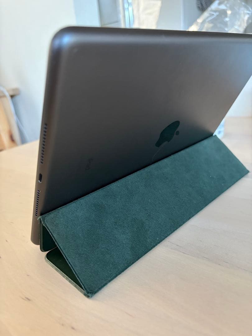 iPad (第8世代) スペースグレー 128GB + Smart Folio