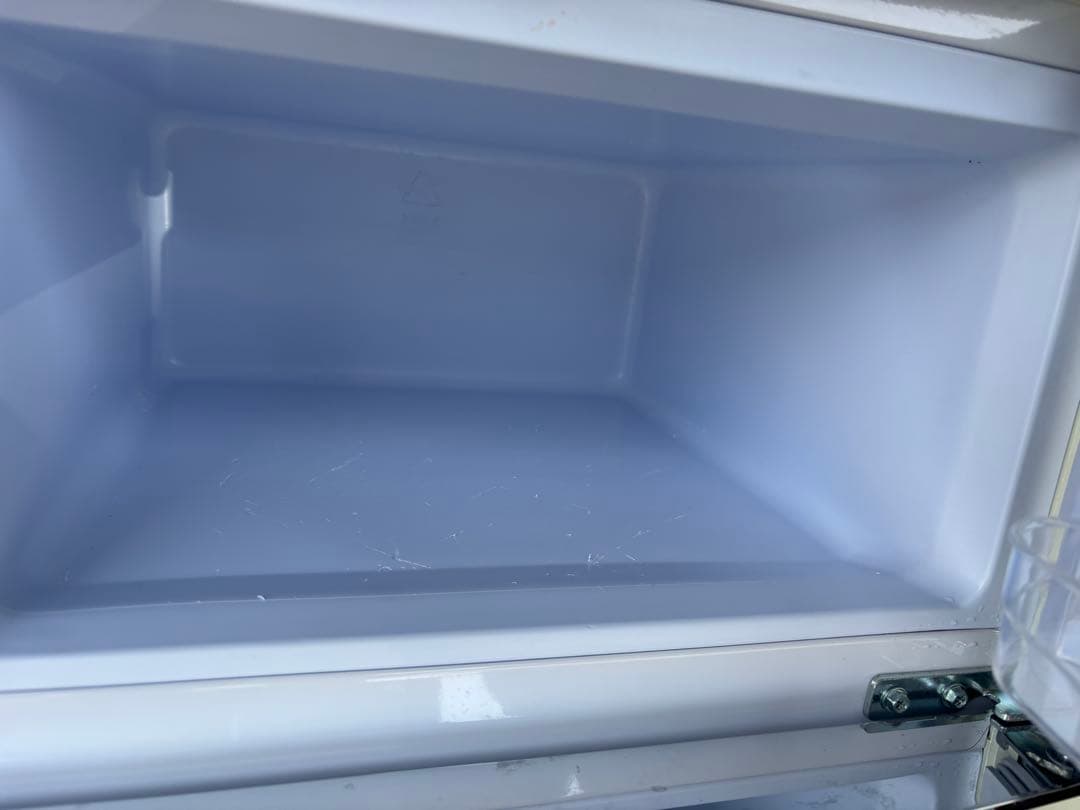 美品 2024年製 レトロな冷蔵冷凍庫 81L ホワイト