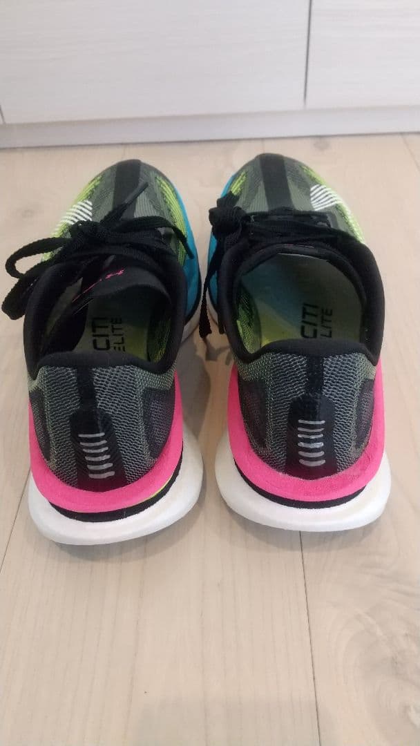 も*ふ様 Under Armour UAベロシティ エリート3