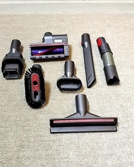 【極美品＆動作品】dyson コードレスクリーナー ダイソンV10 SV12