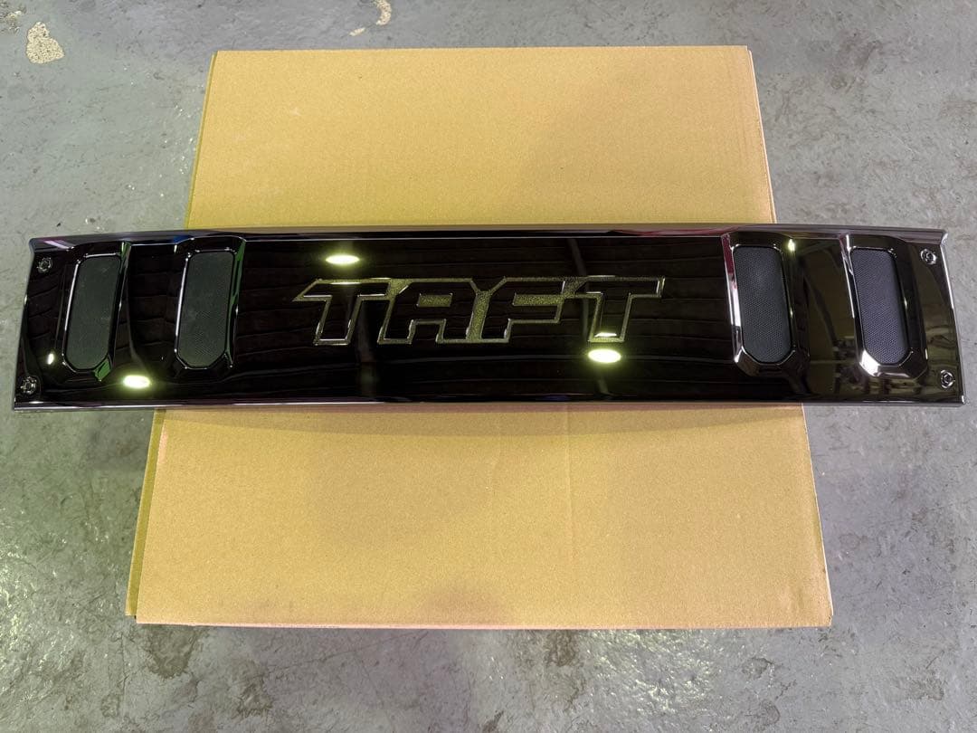 ダイハツ　タフト　LA900s フロントグリル　ラジエターグリル　クロームメッキ