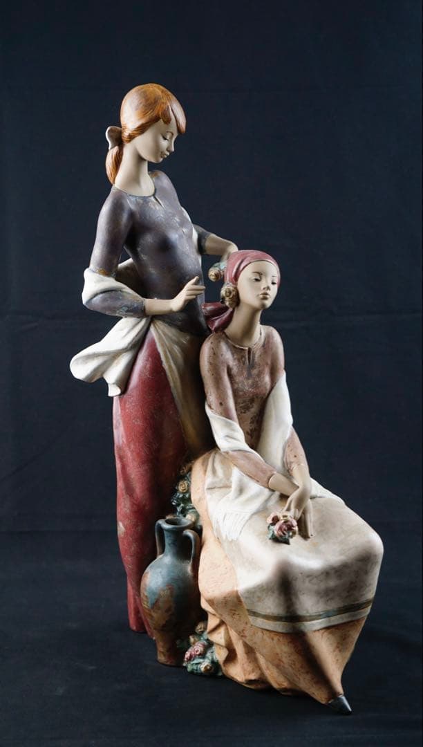 LLADRO 12070 リヤドロ「髪をすく姉妹」