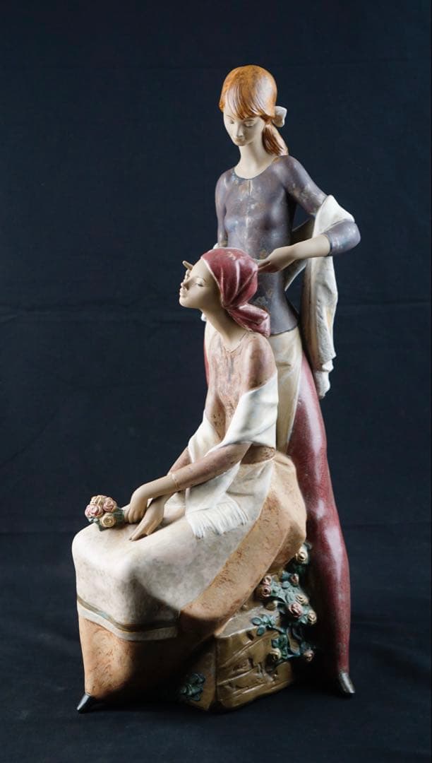 LLADRO 12070 リヤドロ「髪をすく姉妹」