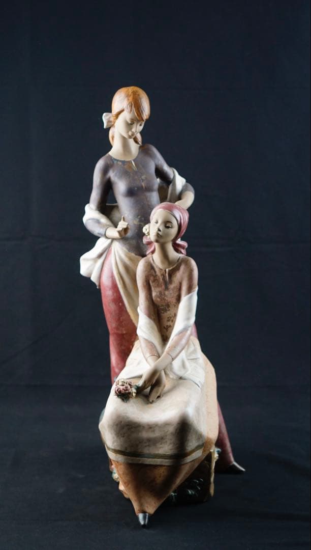 LLADRO 12070 リヤドロ「髪をすく姉妹」