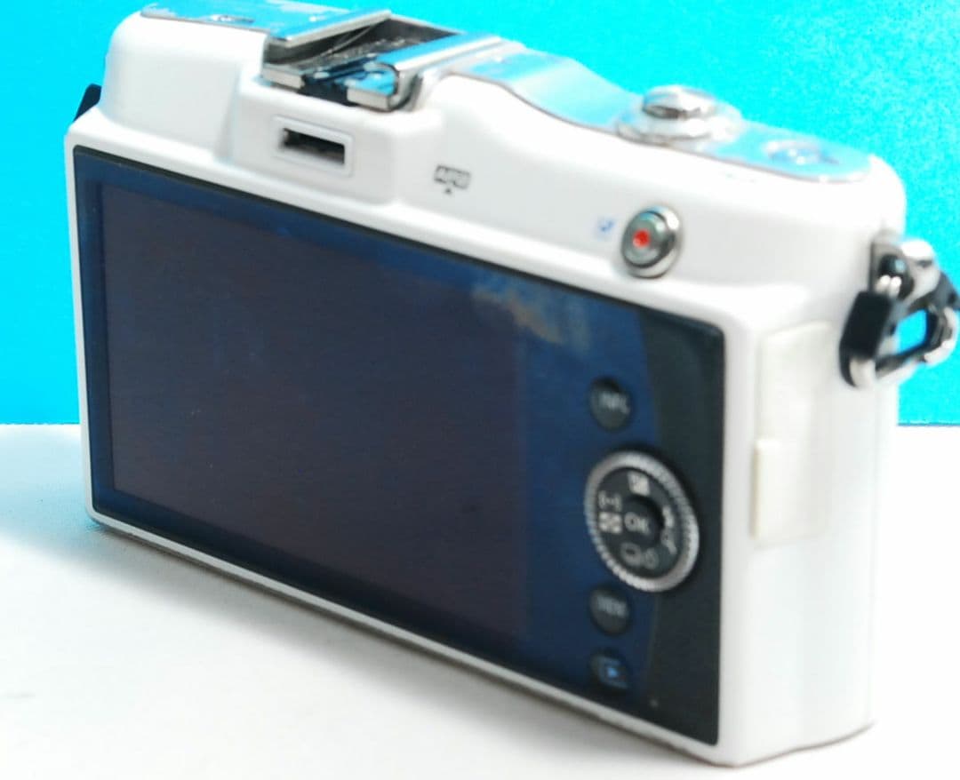 OLYMPUS E PM1　ボディ　ホワイト　送料無料