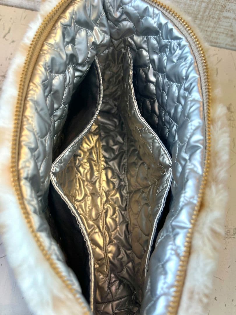 ロラライハリス♡アニマルファー生地♡刺繍のショルダーバッグ♡