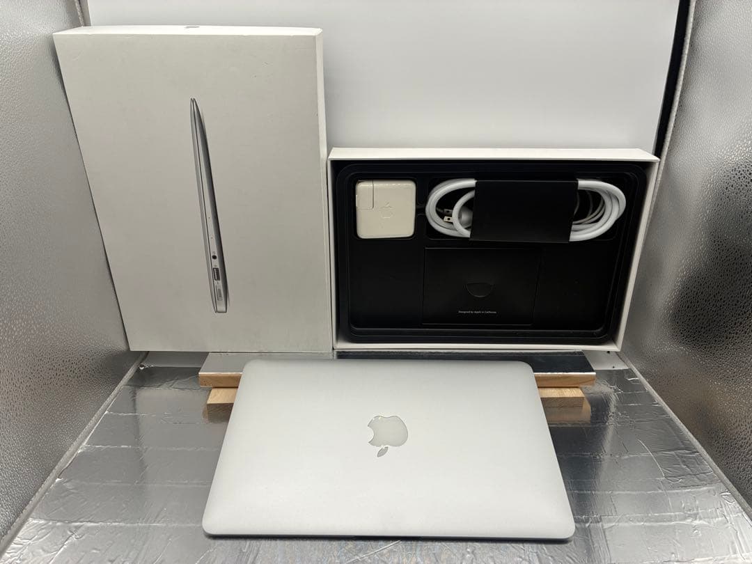 【美品】MacBookAir 11インチ Mid2014 US メモリ8g