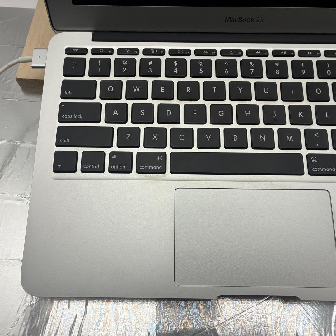 【美品】MacBookAir 11インチ Mid2014 US メモリ8g