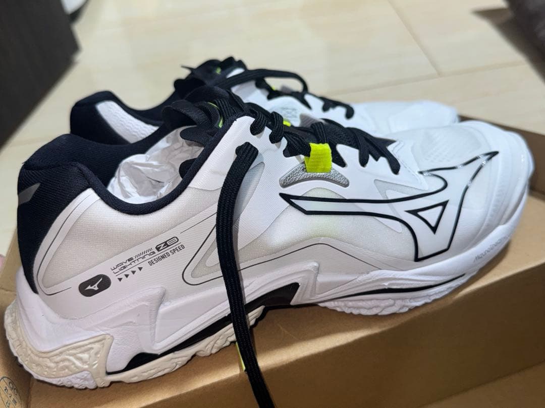 ミズノ WAVE LIGHTNING Z8 V1GA240051 バレーボール