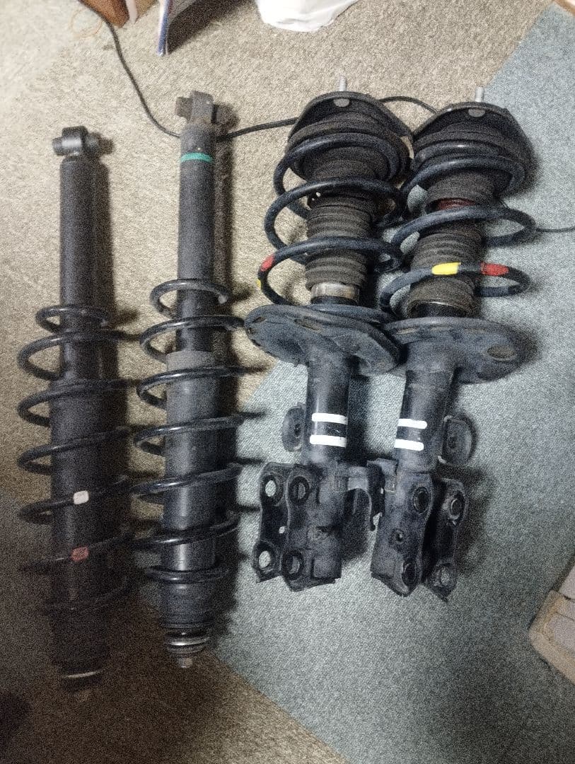 30プリウス純正サスペンションキット 一式 (フロントのみも可能)