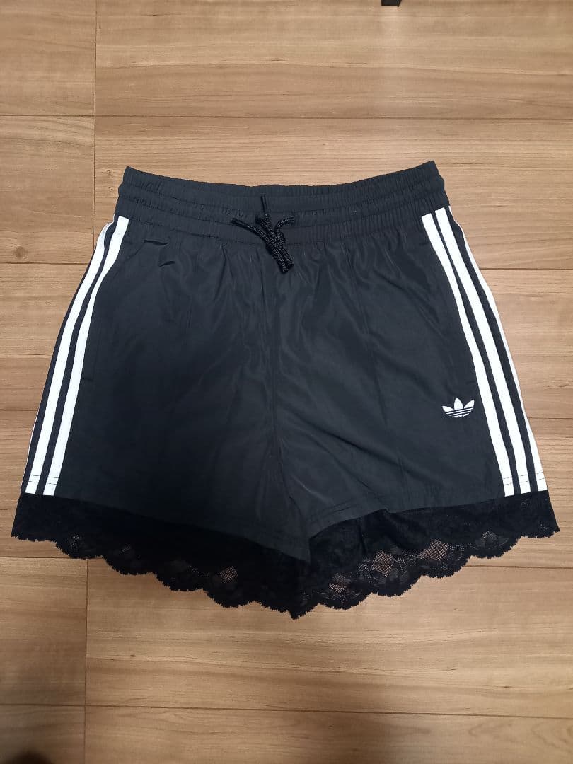 新品　レース トリム スリーストライプス ショーツ ショートパンツ　S