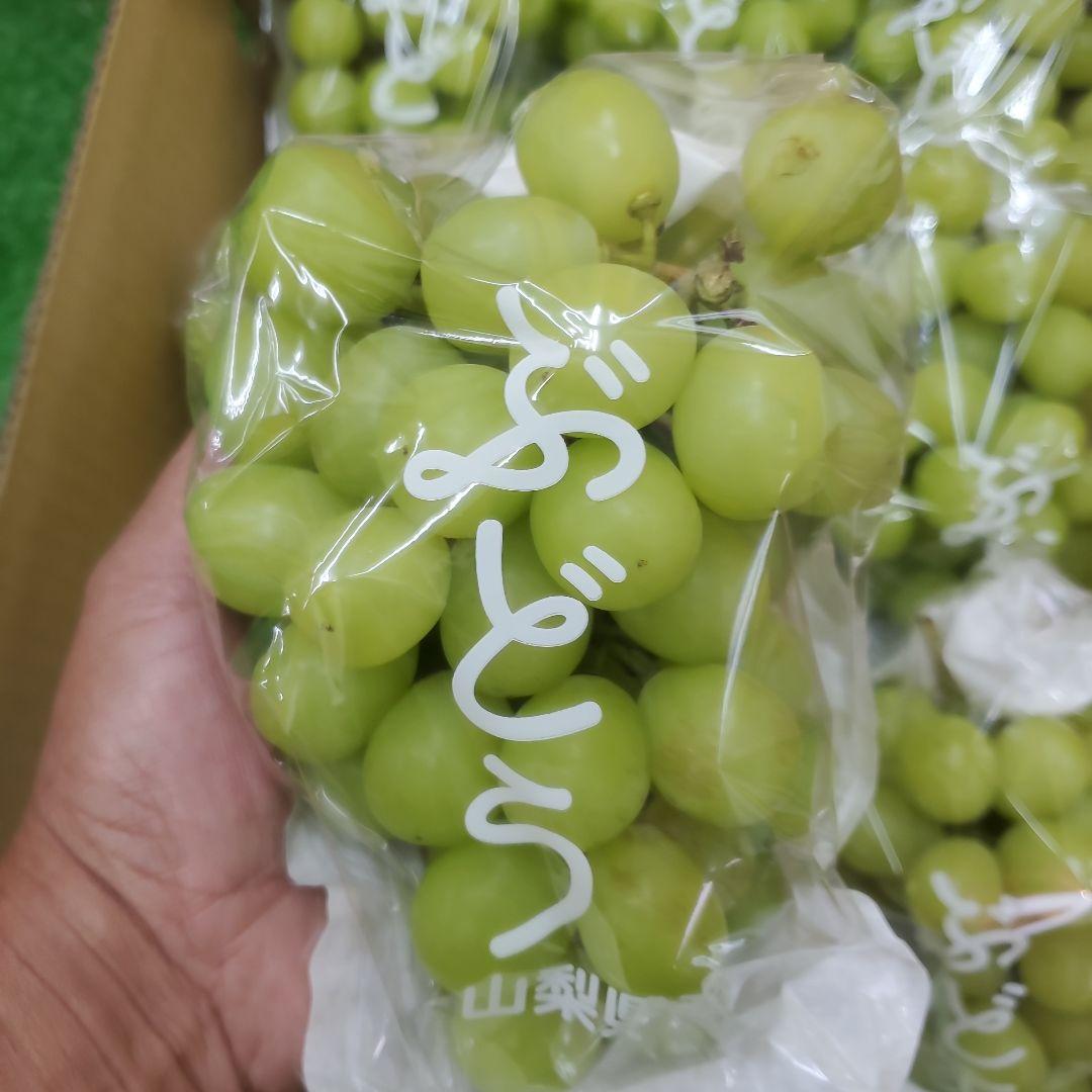 1⃣4️⃣ 山梨県産 シャインマスカット １０房入り 箱込み5.3キロ