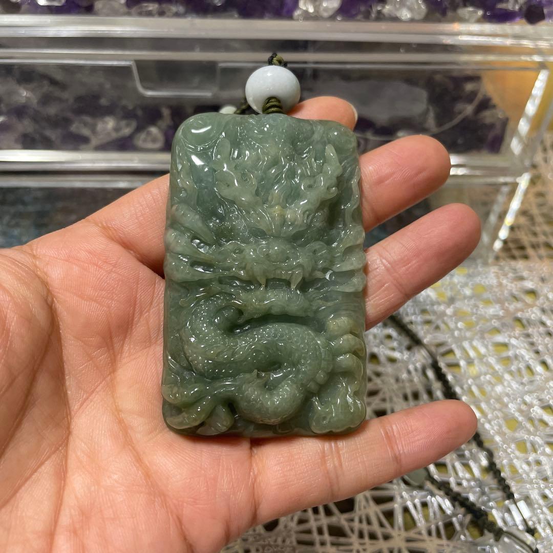 本翡翠　龍彫り(国内鑑定書付き)