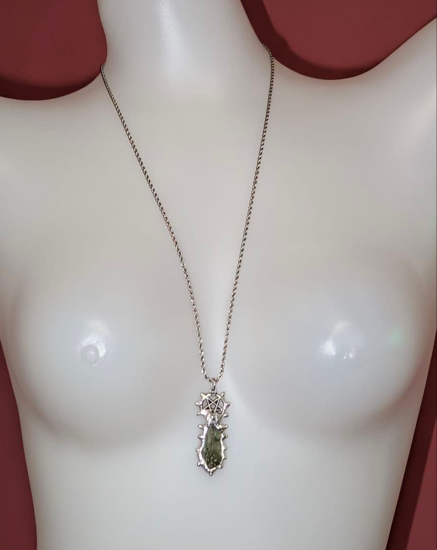 ご予約品《モルダバイト・アウロラ フリズスキャルヴ ―変容の聖座―》〜星の玻璃〜