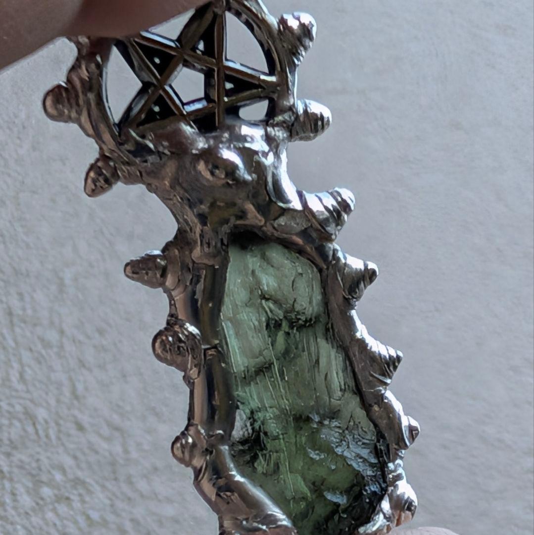 ご予約品《モルダバイト・アウロラ フリズスキャルヴ ―変容の聖座―》〜星の玻璃〜