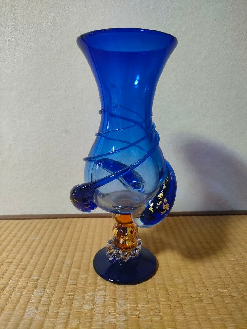 ⭐黒木国昭　サイン入り　青色ガラス 金色装飾　花器⭐　最終値下げしました。