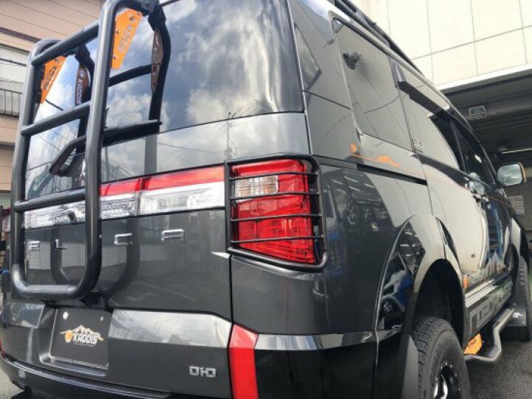 デリカD:5後期車用　テールレンズガード　ロードハウス　KADDIS