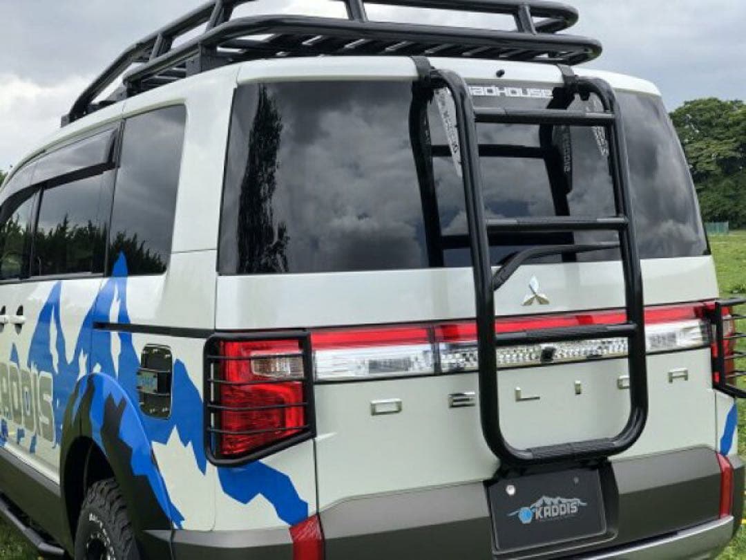 デリカD:5後期車用　テールレンズガード　ロードハウス　KADDIS