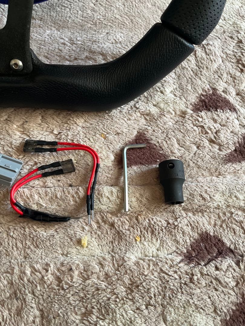 ※最終値下げ　MOMO ステアリングホイール 本体　トレック　美品　z33