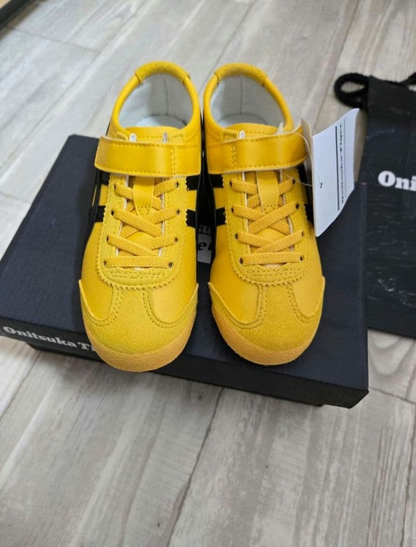 オニツカタイガー　スニーカー　18.5