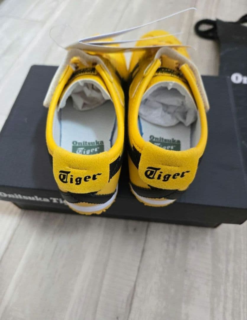オニツカタイガー　スニーカー　18.5