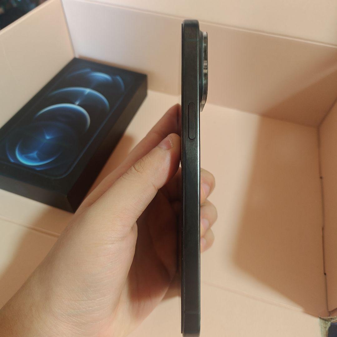 iPhone 15 ProMAX グラファイト 本体，正規ケース付き、コード付き