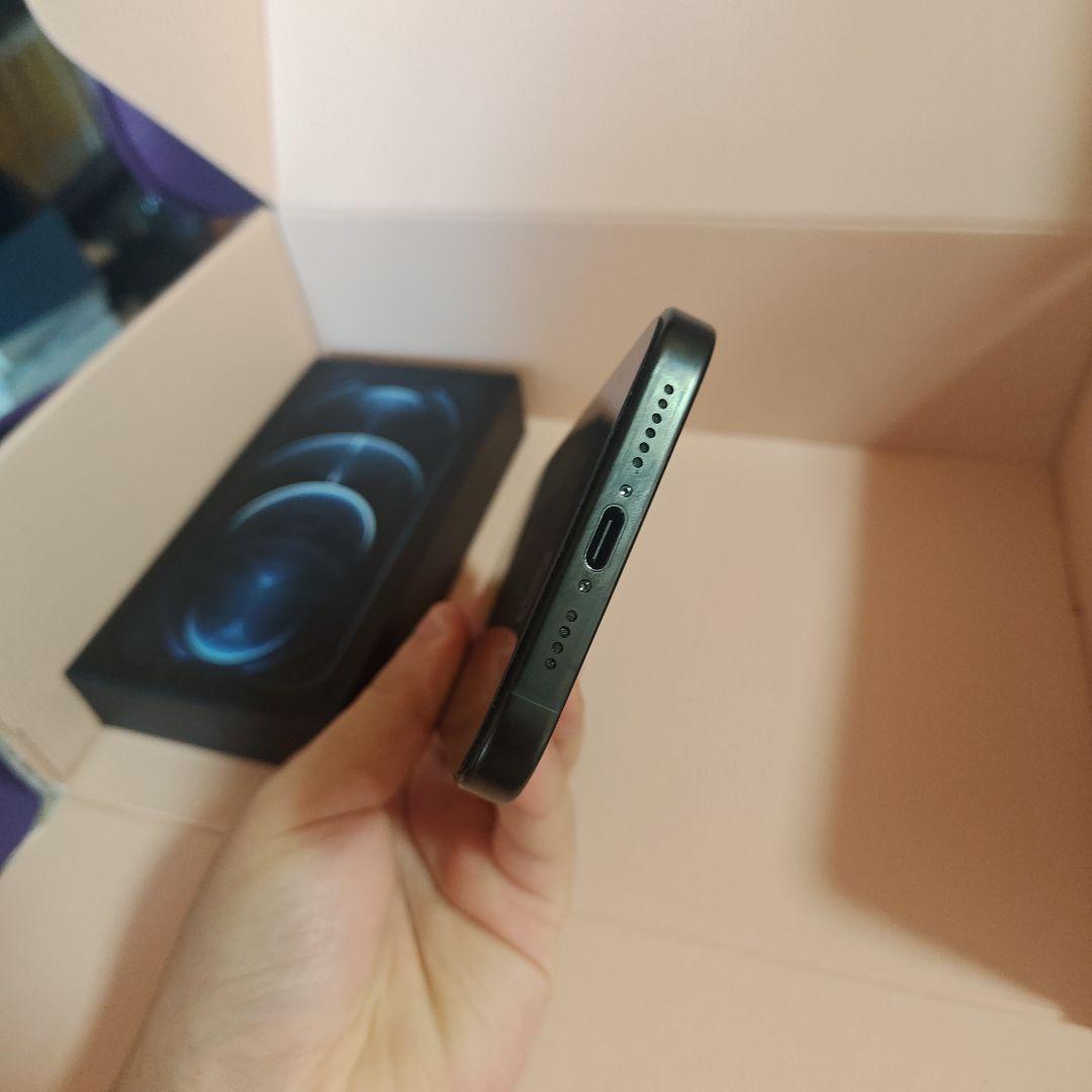 iPhone 15 ProMAX グラファイト 本体，正規ケース付き、コード付き