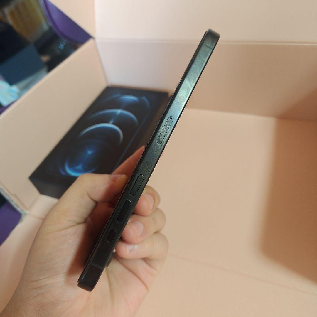 iPhone 15 ProMAX グラファイト 本体，正規ケース付き、コード付き