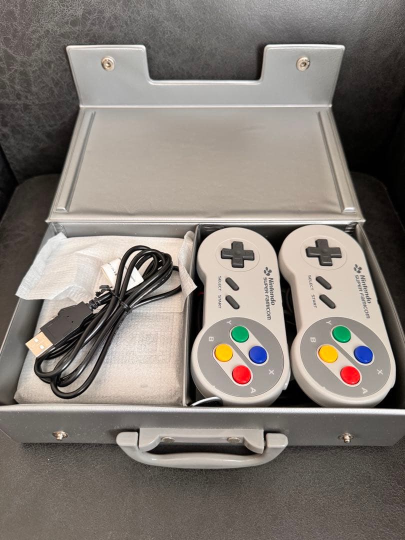 ニンテンドークラシックミニ　スーパーファミコン＋専用BOX＋HDMIケーブル