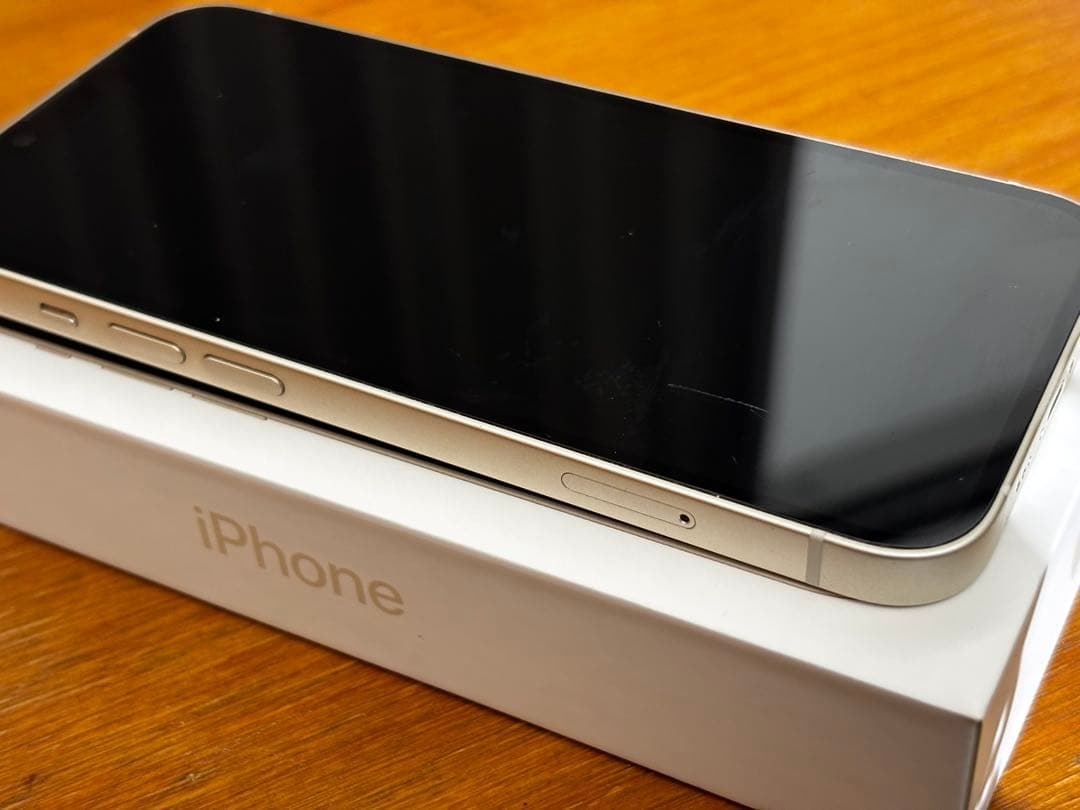 Apple iPhone 14 スターライト色　本体128GB