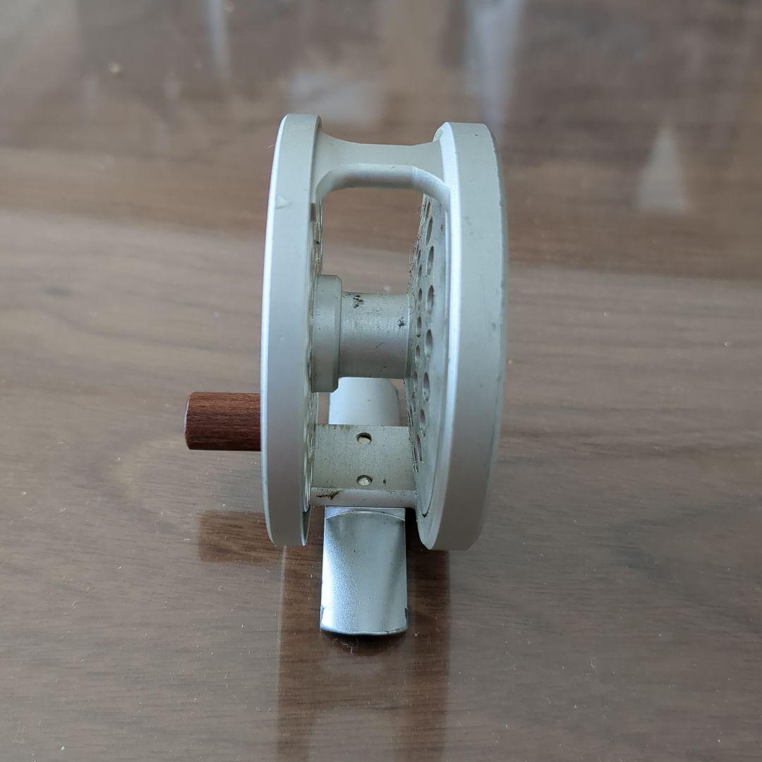 ufm ウエダ　CANTATA 2100 フライリール カンタータ 美品です！