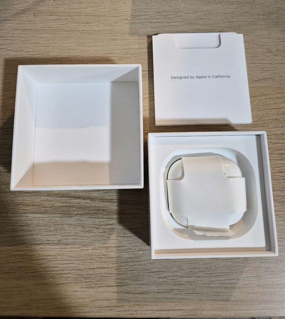 ​【純正】Apple AirPods 4 ノイズキャンセリング搭載
