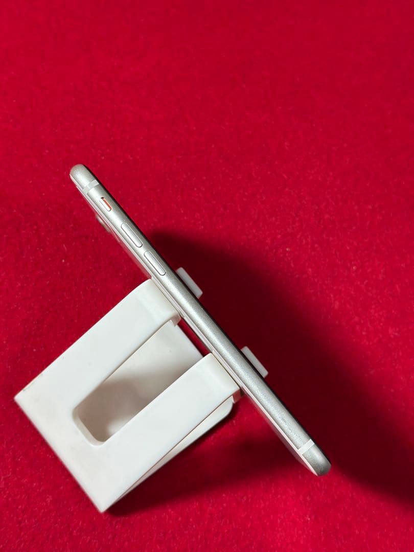 【2262】iPhone SE3第3世代スターライト 64GB simフリー