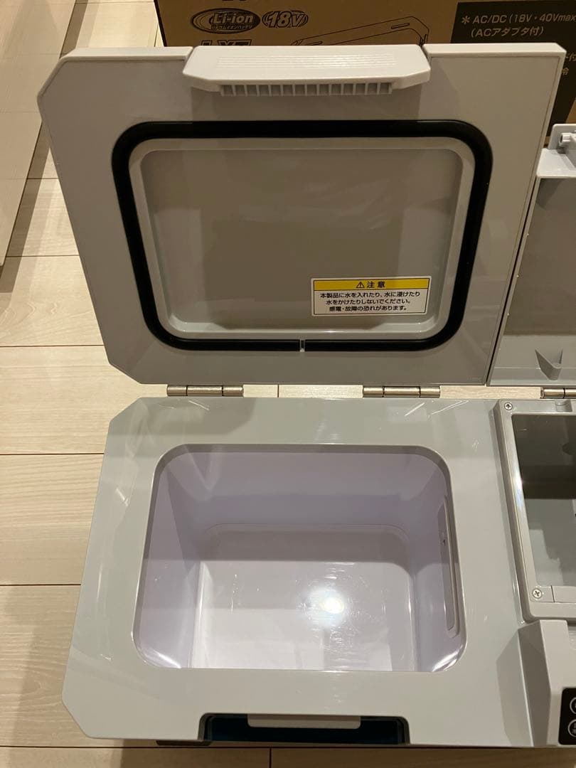 マキタ　コードレス冷温庫　40V CW003G 2回のみの使用　付属品完備