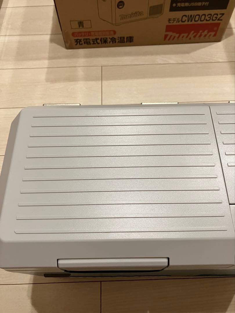 マキタ　コードレス冷温庫　40V CW003G 2回のみの使用　付属品完備