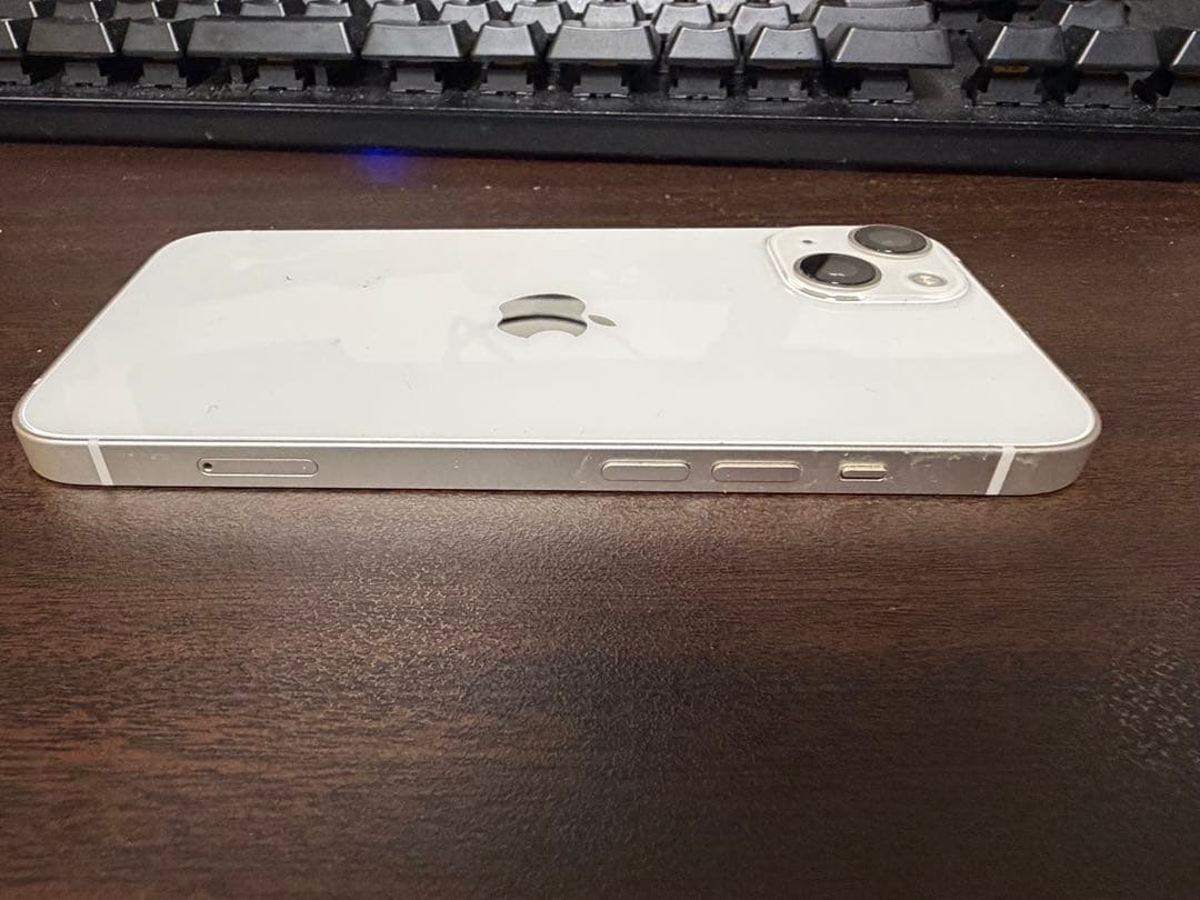 Apple iPhone 13 スターライト